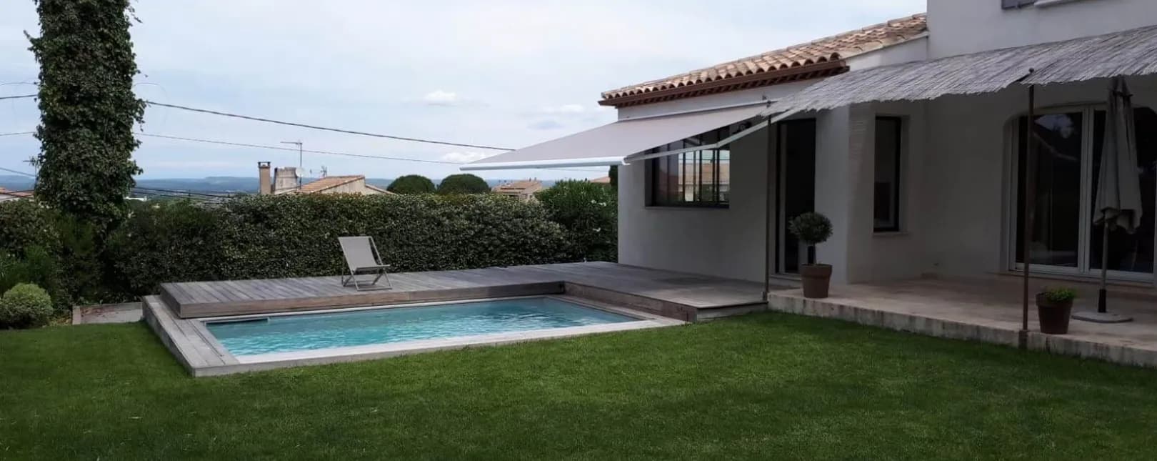 Pose d'un store banne B50 BRUSTOR à Uzès