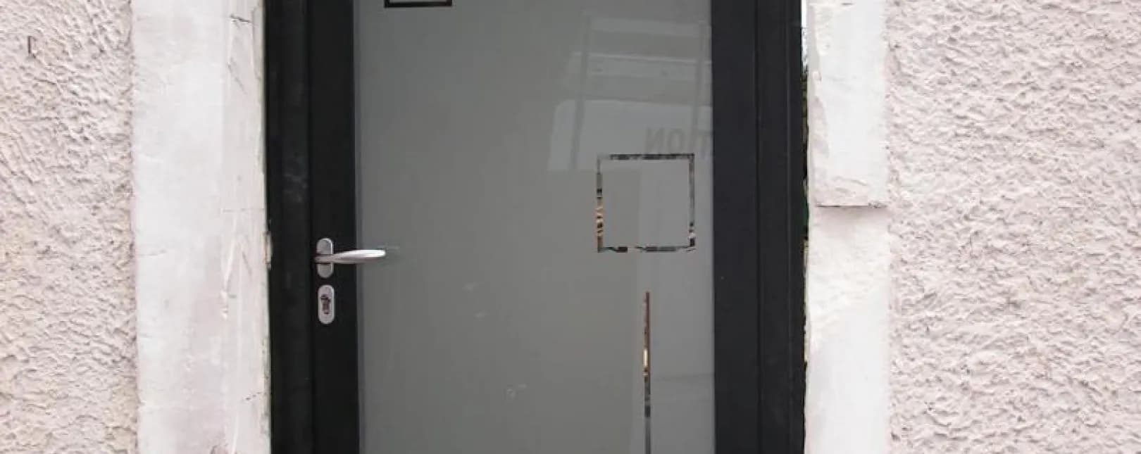 Moussac - 30190 - Pose de portes d'entrée Aluminium sur mesure
