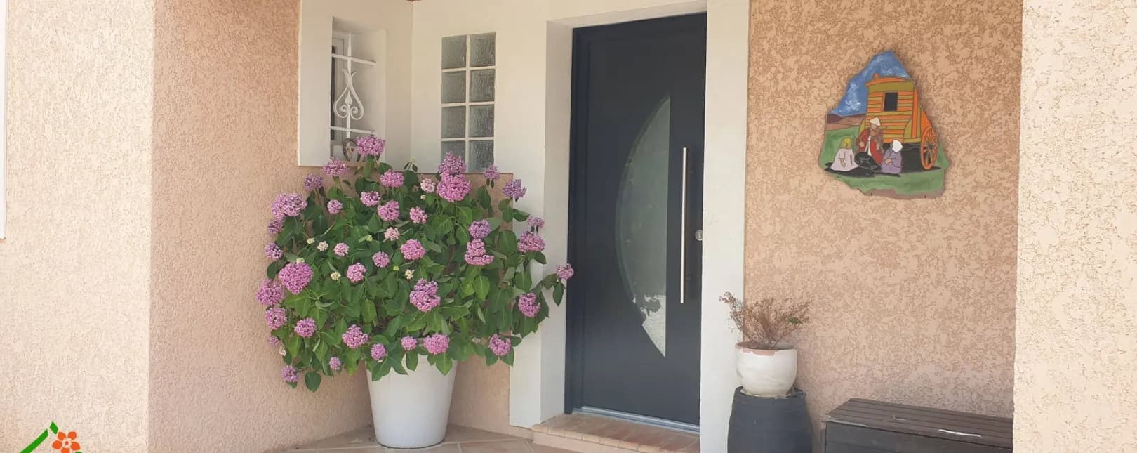 Pose d'une porte d'entrée aluminium Monobloc Luna à Garrigues