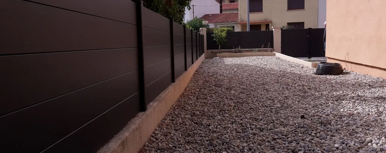 Pose d'une clôture aluminium à Alès