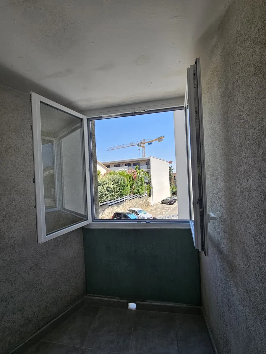 Nîmes - Installation de fenêtres PVC pour fermer une terrasse d'appartement