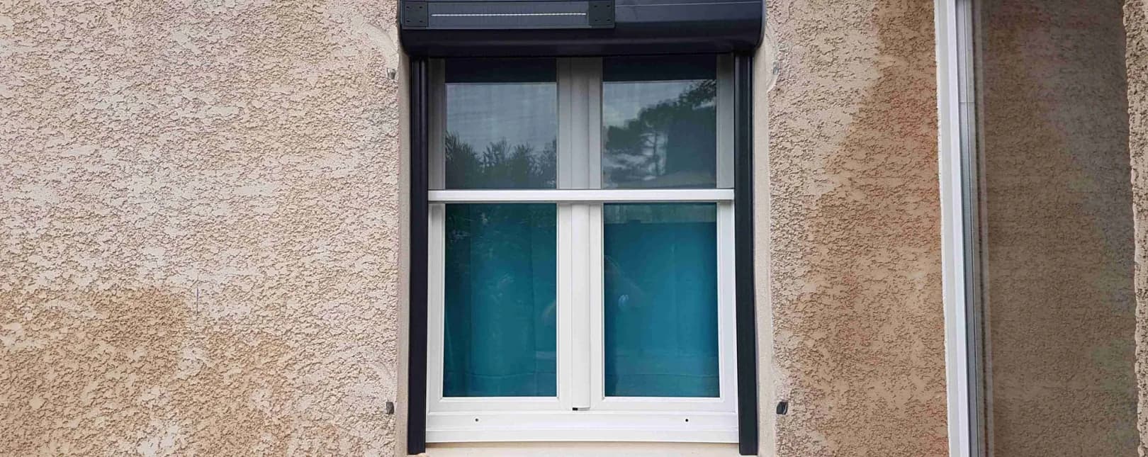 Pose de volets roulants solaires SOMFY RTS à Cruviers-Lascours