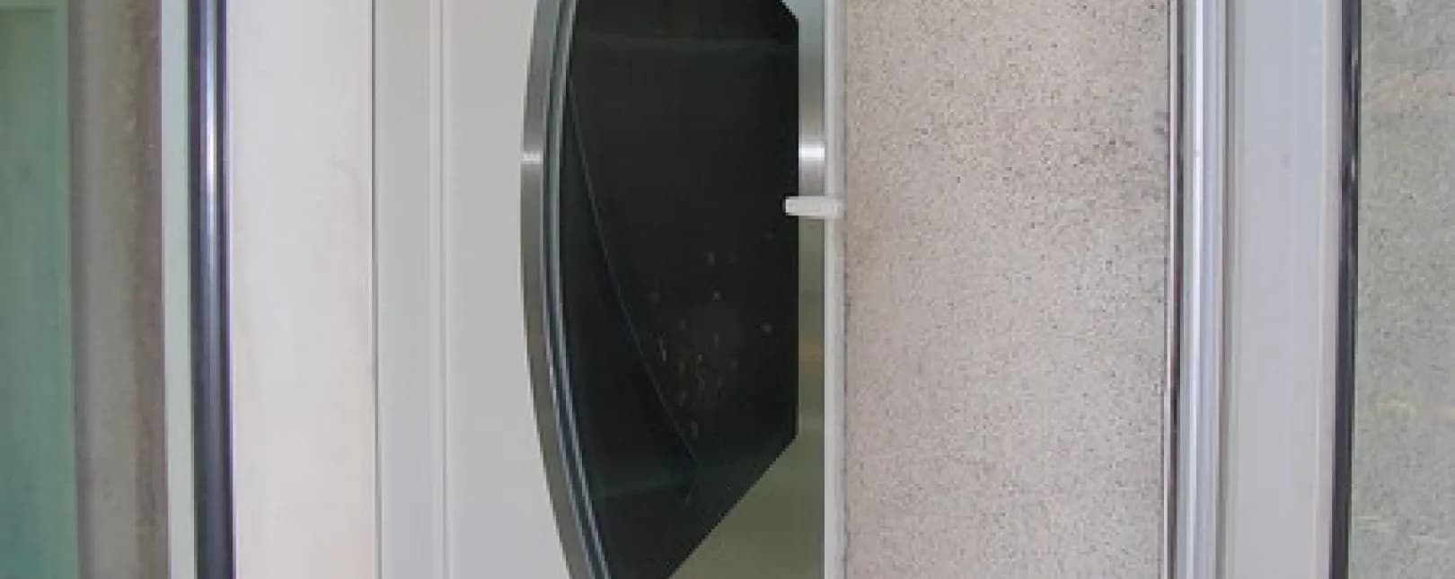 Saint-Geniès-de-Malgoirès - 30190 - Pose d'une porte d'entrée aluminium sur mesure