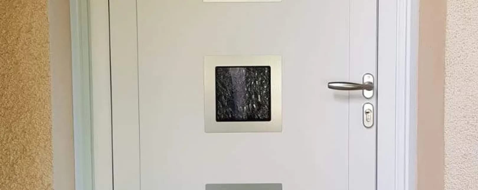Pose d'une porte d'entrée aluminium Parclosée Dorian à Nîmes