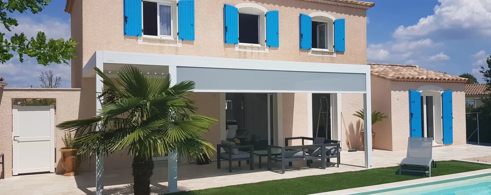 Installation d'une pergola bioclimatique 2 poteaux à Fons