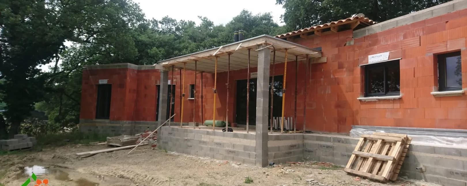 Pose de fenêtres aluminium, PVC et porte de garage à Saint-Geniès