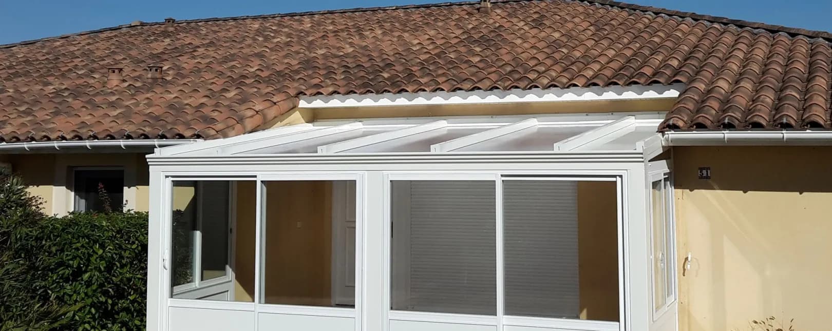 Réalisation d'une véranda aluminium avec toiture transparente à La Calmette
