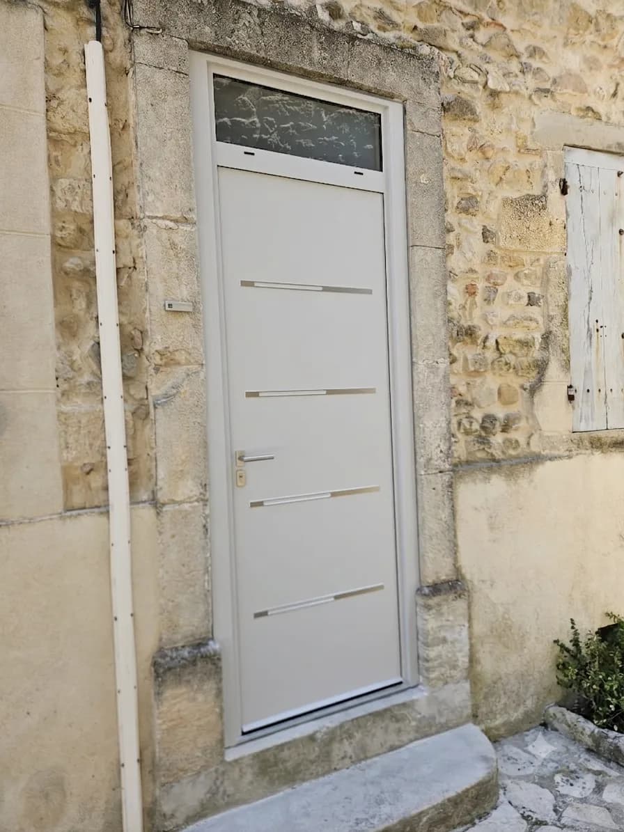 Porte d'entrée acier Beryl Télégris 4 avec imposte vitrée à Moussac
