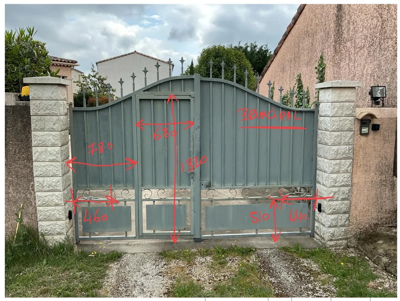 Avant travaux — Saint Chaptes - Installation d'un portail aluminium 2 vantaux avec portillon intégré