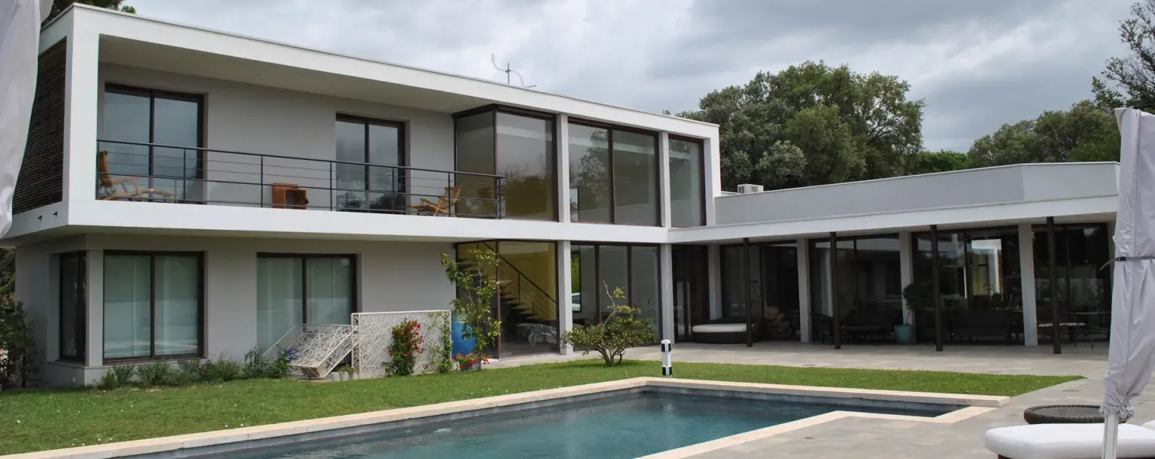 Fenêtres PVC ou aluminium : comment choisir dans le Gard ?