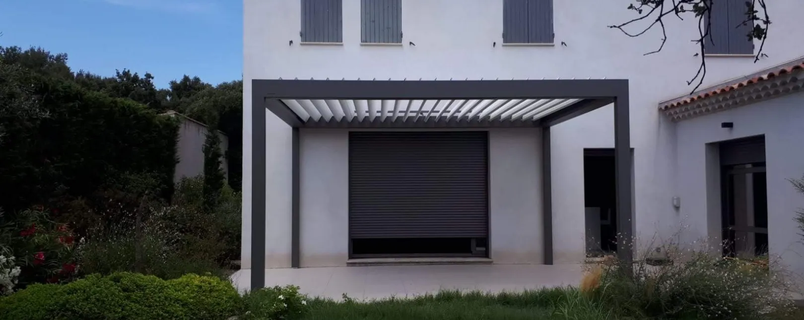 Mise en place d'une pergola 4 poteaux avec screen à Villeneuve-lès-Avignon