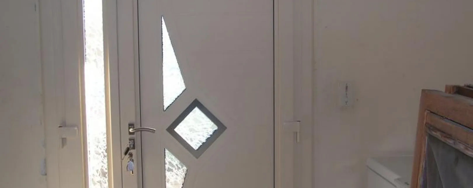Saint-Cézaire-de-Gauzignan - 30360 - Pose d'une porte d'entrée aluminium sur mesure