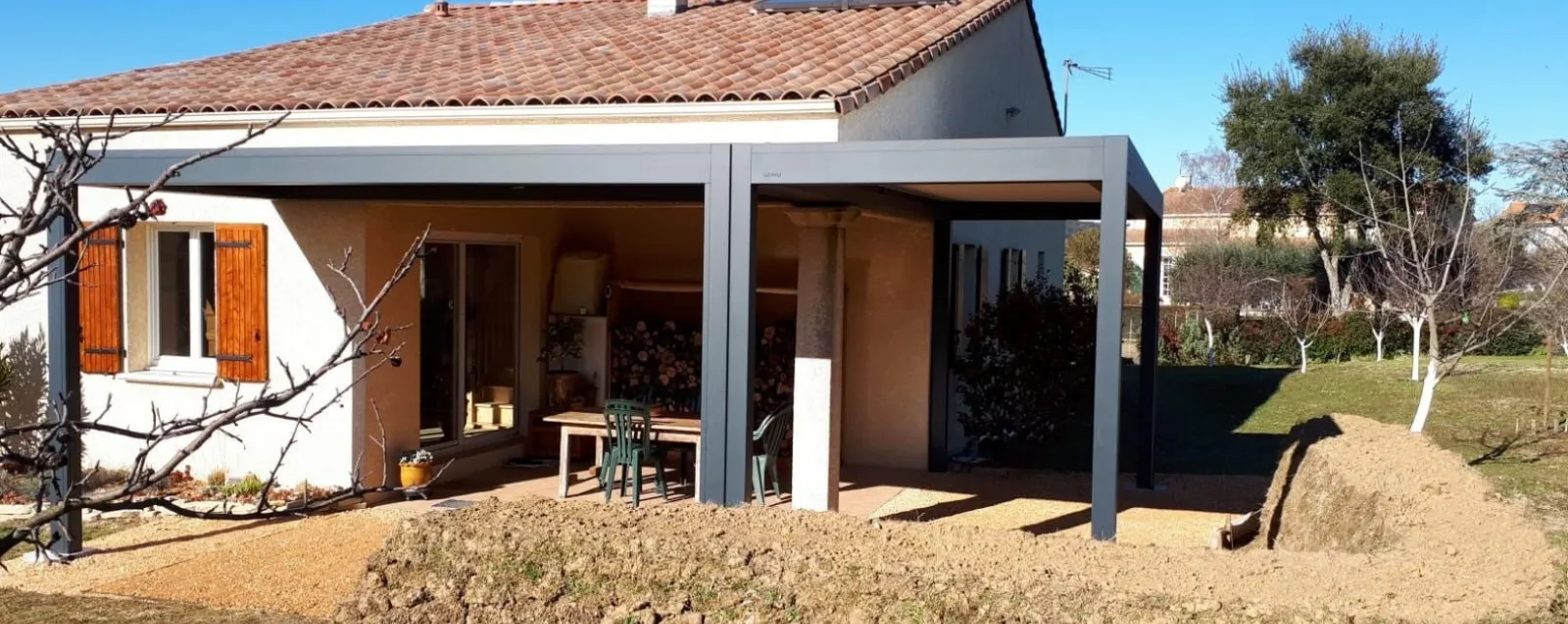 Mise en place d'une pergola bioclimatique double à Maruéjols-lès-Gardon