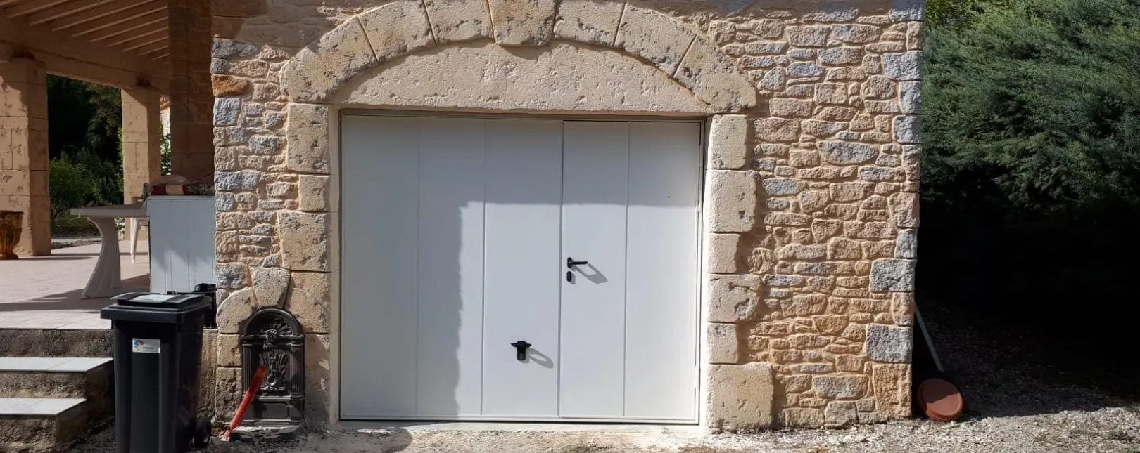 Pose d'une porte de garage basculante NOVOFERM à Saint-Chaptes