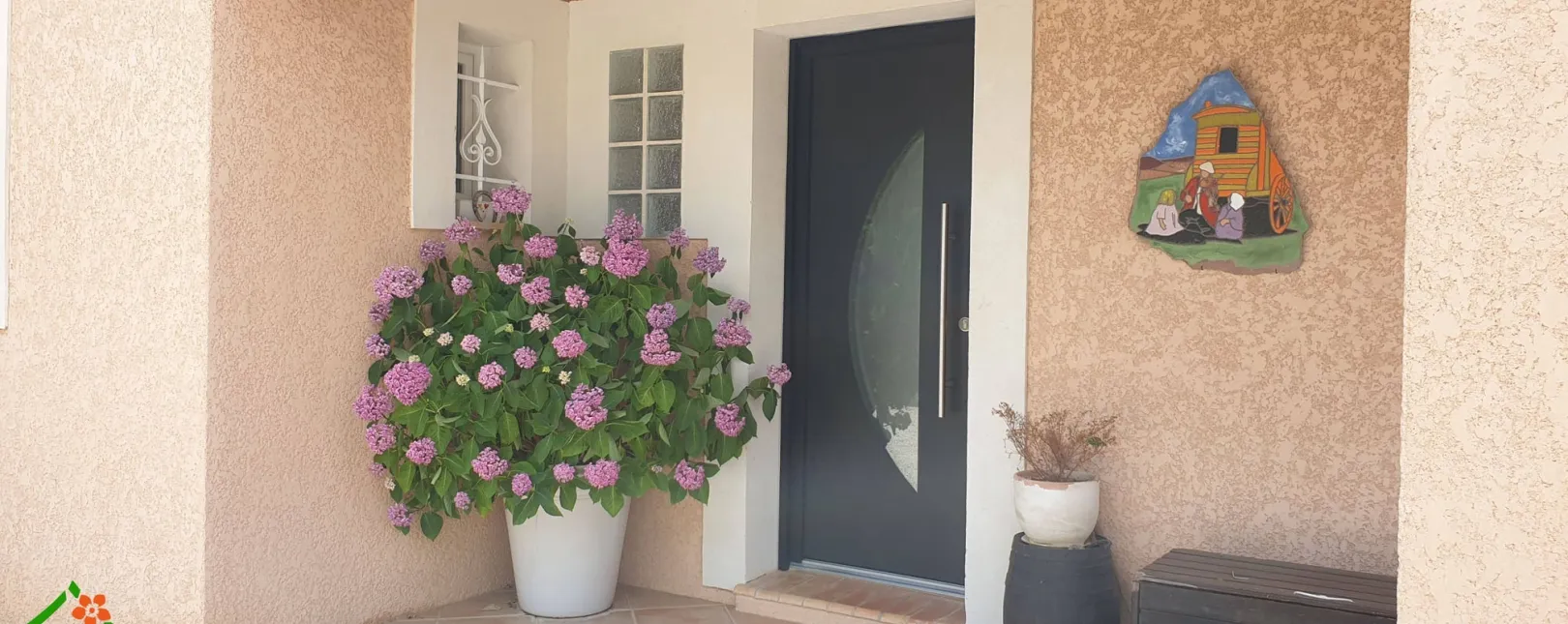 Pose d'une porte d'entrée aluminium Monobloc Luna à Garrigues