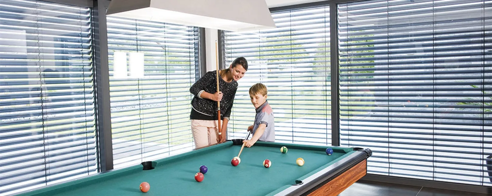 Comment un store brise-soleil orientable protège-t-il votre maison dans le Gard ?