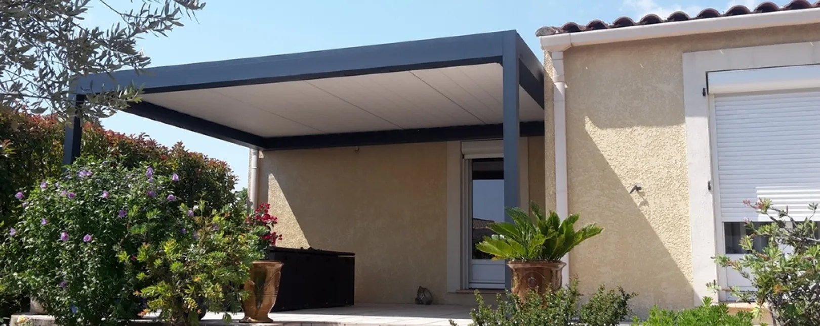 Pose d'une pergola bioclimatique BRUSTOR B200 XL à Aubord
