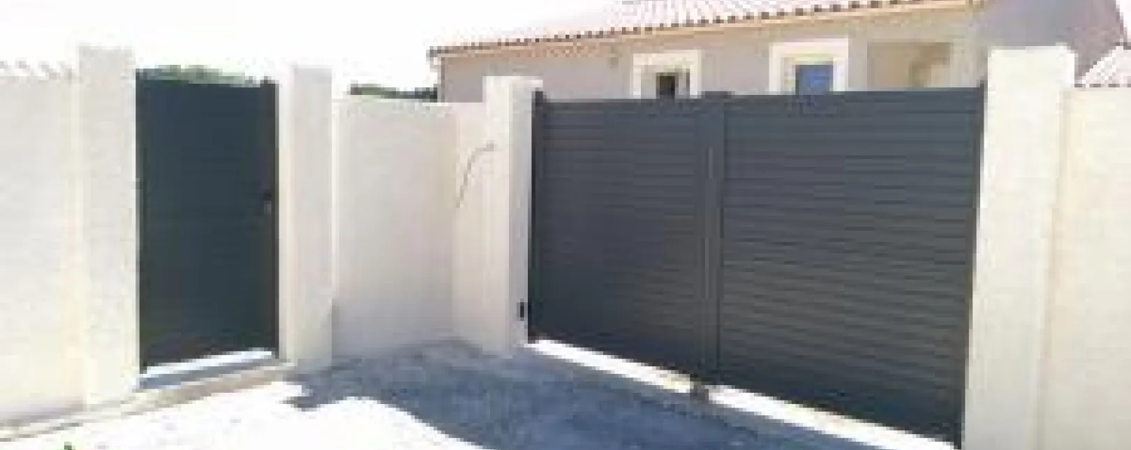 Fons - 30730 - Pose d'un portail et portillon aluminium motorisé Somfy