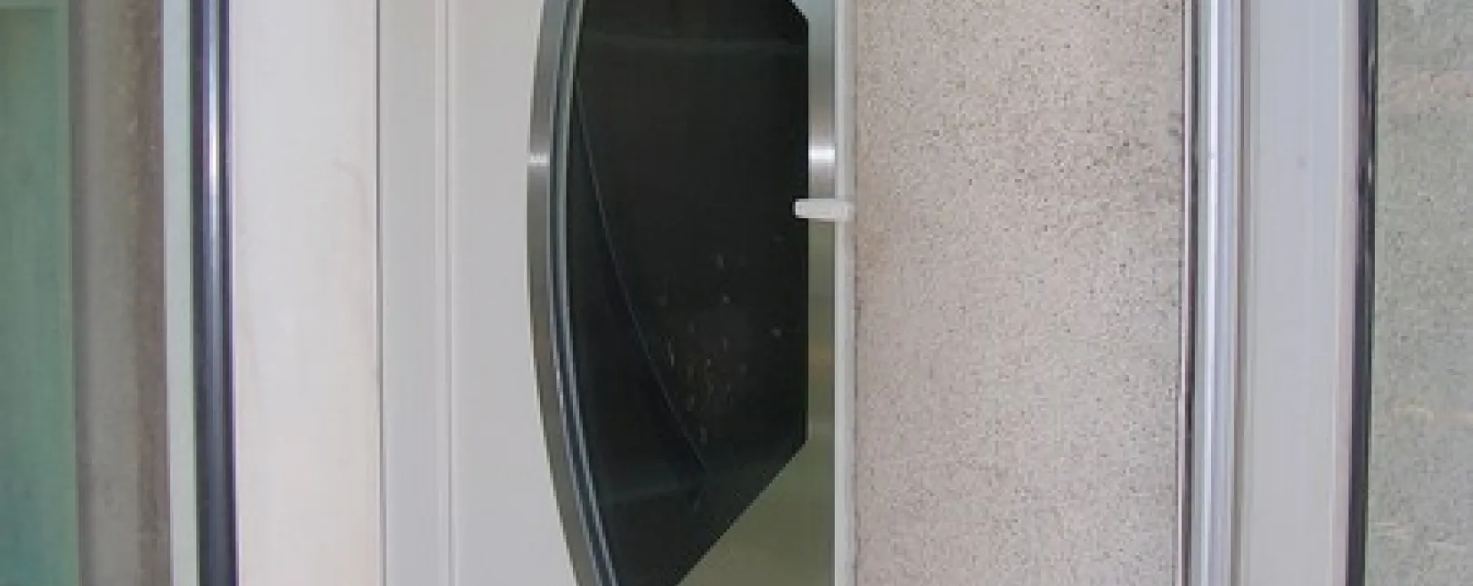 Saint-Geniès-de-Malgoirès - 30190 - Pose d'une porte d'entrée aluminium sur mesure