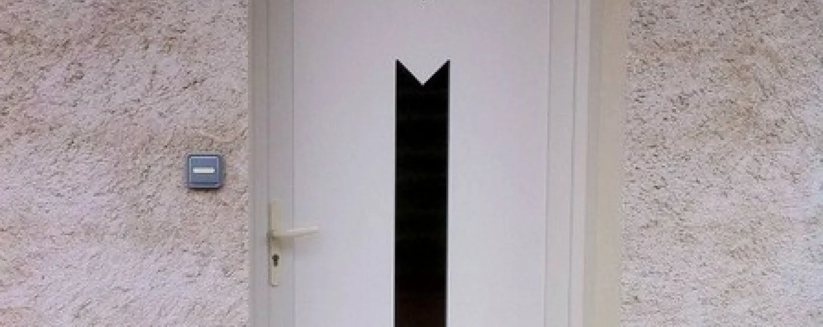 Saint-Geniès-de-Malgoirès - 30360 - Pose d'une porte d'entrée PVC vitrée sur mesure en rénovation