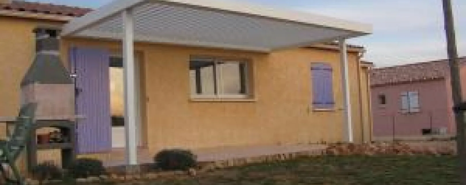 Pose d'une pergola bioclimatique à Auzon (30500)