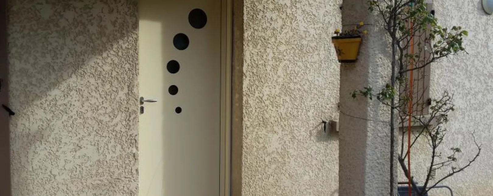 Cruviers-Lascours - 30360 - Pose d'une porte d'entrée sur mesure Aluminium