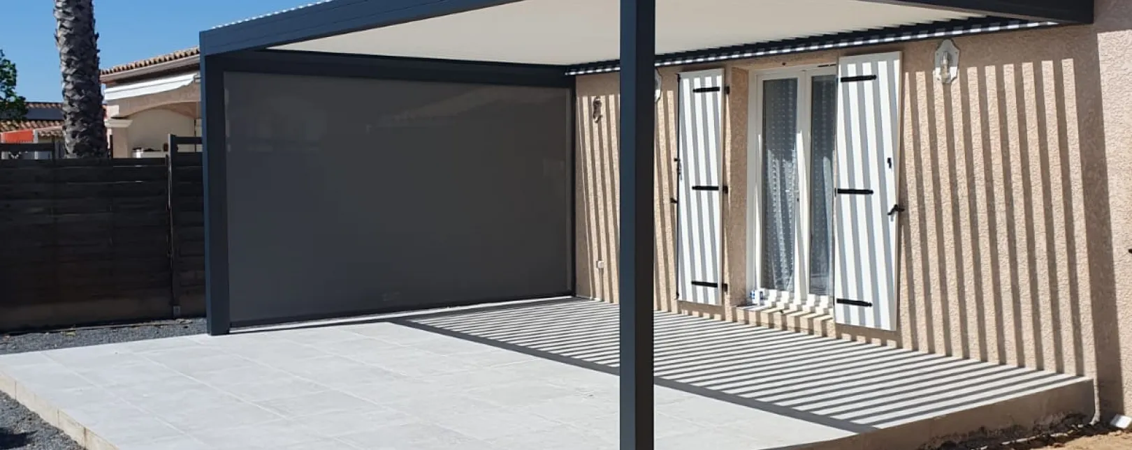 Installation d'une pergola bioclimatique avec screen motorisé à Manduel