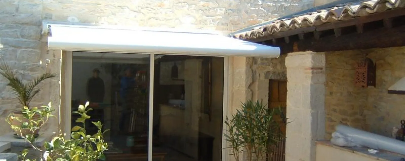Bagard - 30140 - Installation d'un store B25 BRUSTOR motorisé SOMFY