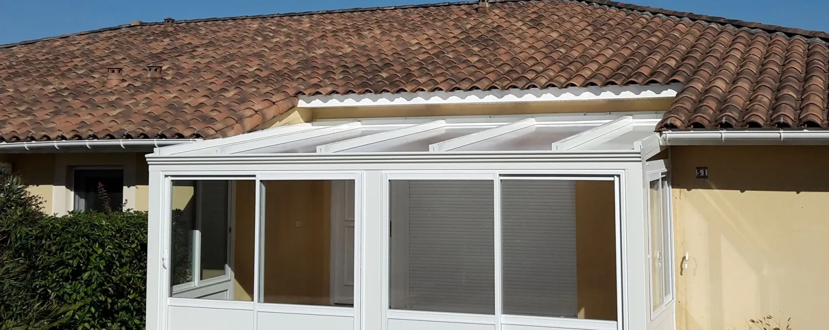 Réalisation d'une véranda aluminium avec toiture transparente à La Calmette