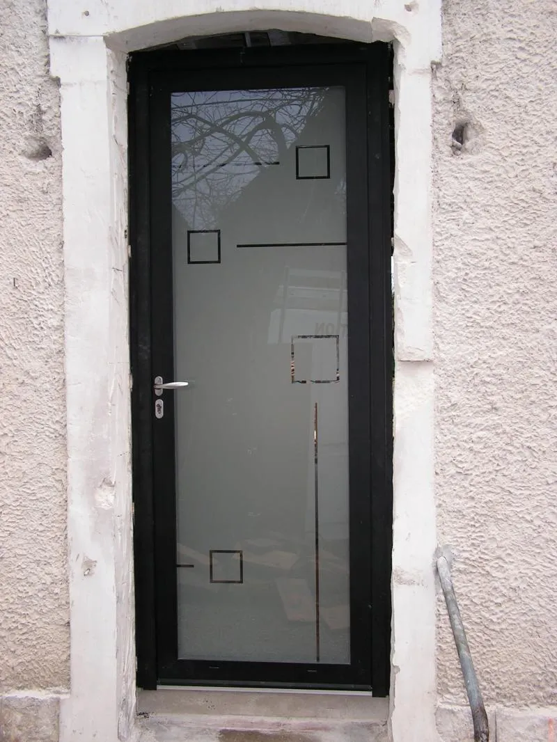Nîmes - 30000 - Pose de portes d'entrée Aluminium vitrée sur mesure - Photo 4