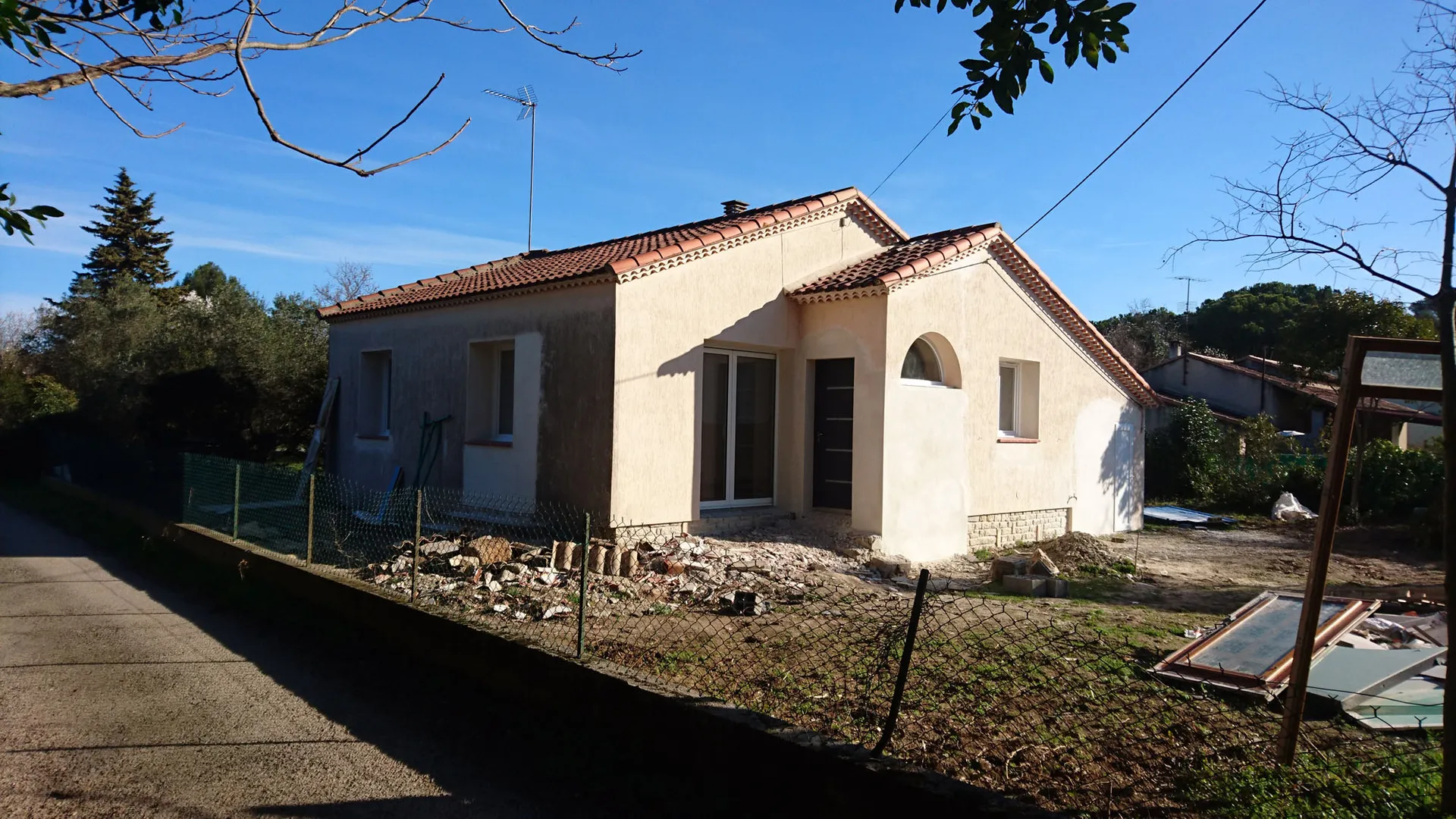 Aigues-Vives - 30670 - Pose de menuiseries PVC sur mesure en rénovation - Photo 3