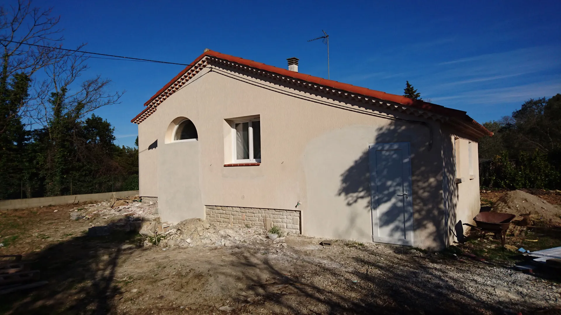 Aigues-Vives - 30670 - Pose de menuiseries PVC sur mesure en rénovation - Photo 6