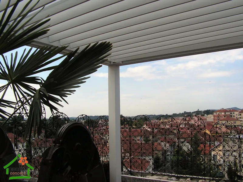 Pose d'une pergola bioclimatique à Alès (30100) - Photo 3