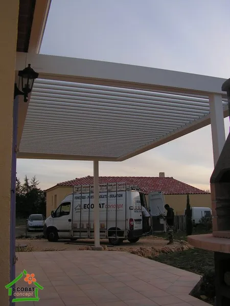 Pose d'une pergola bioclimatique à Auzon (30500) - Photo 7