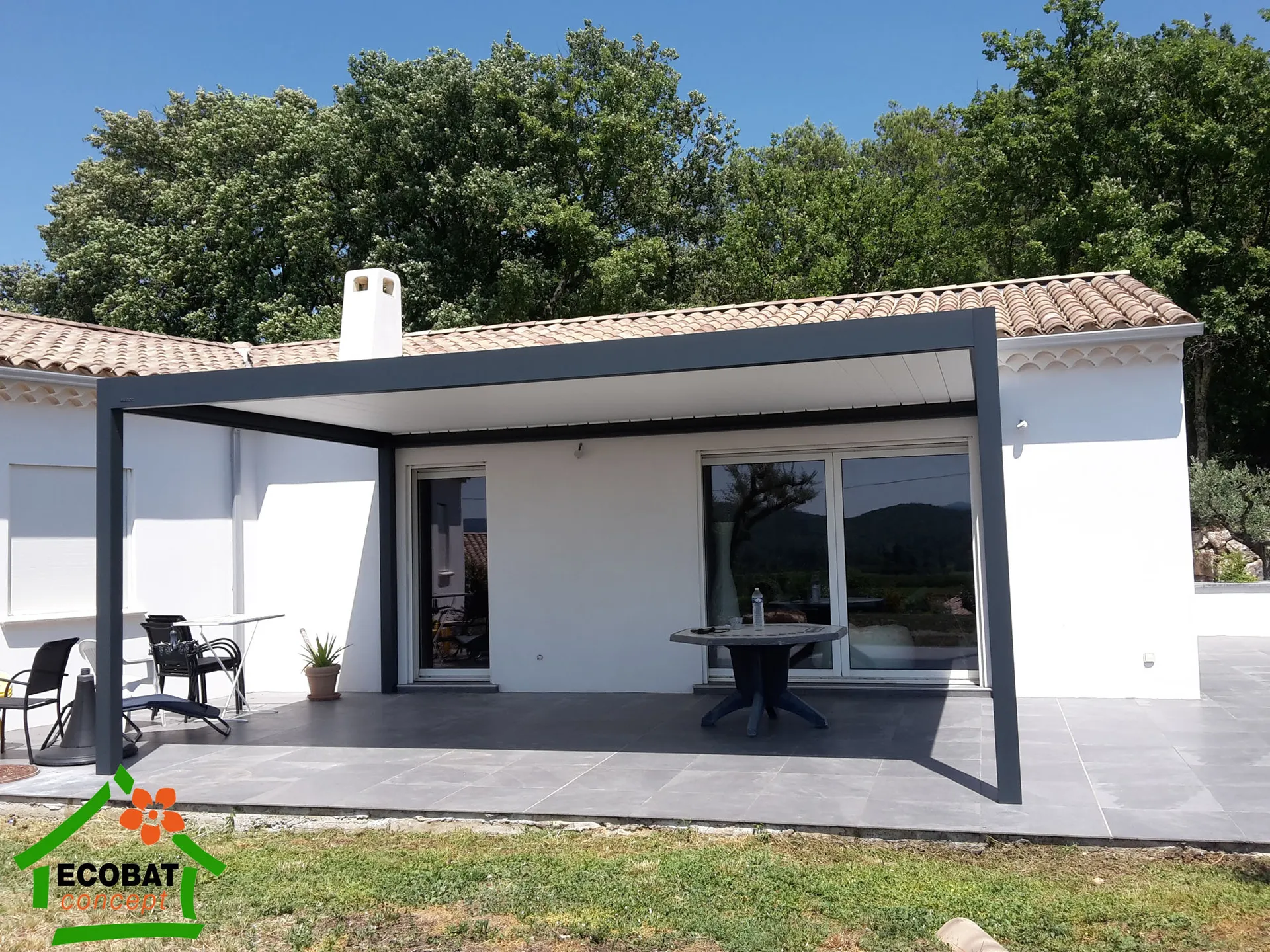 Pose d'une pergola bioclimatique 4 poteaux BRUSTOR B150 XL à Bagnols-sur-Cèze - Photo 2