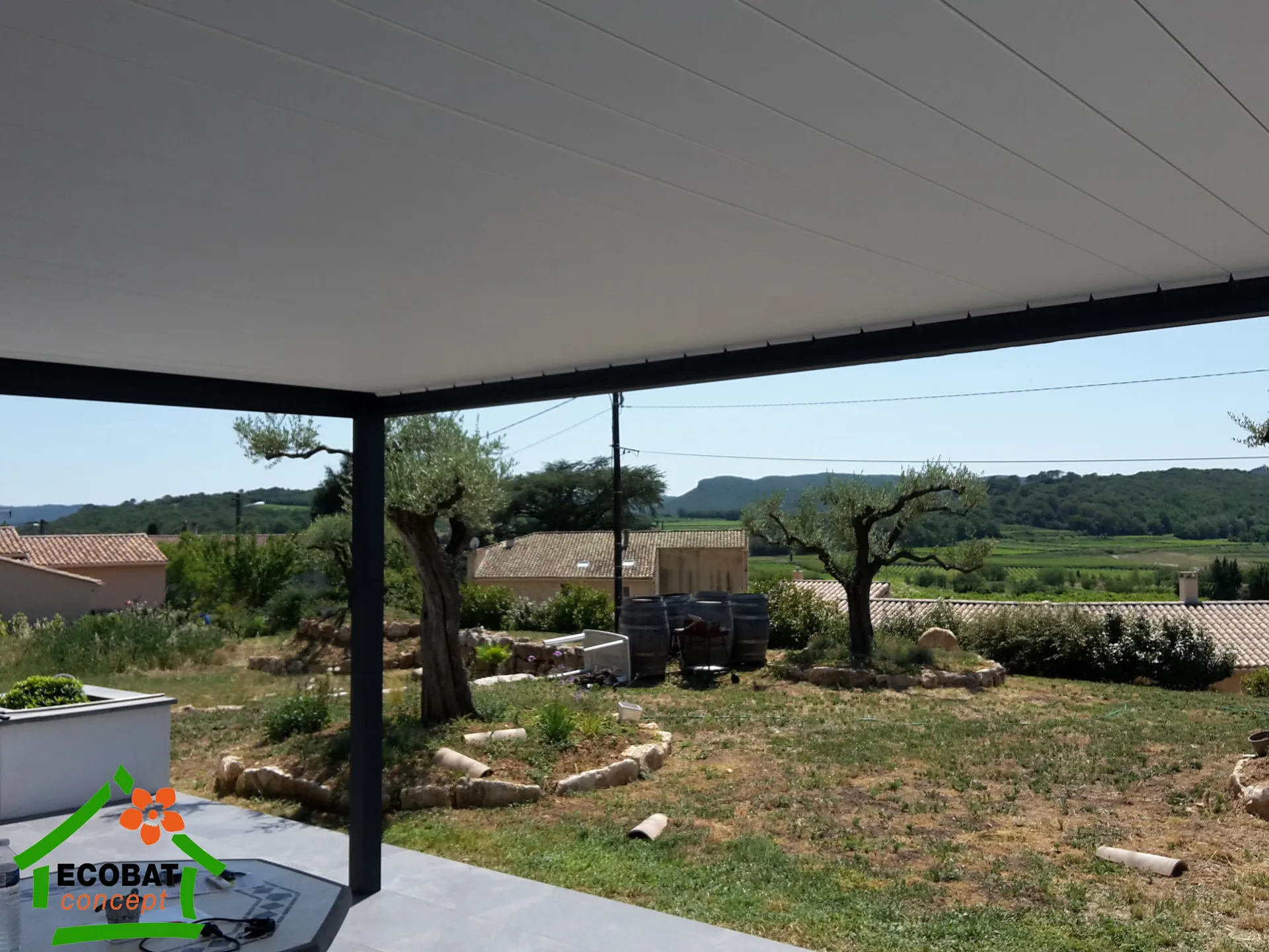 Pose d'une pergola bioclimatique 4 poteaux BRUSTOR B150 XL à Bagnols-sur-Cèze - Photo 3