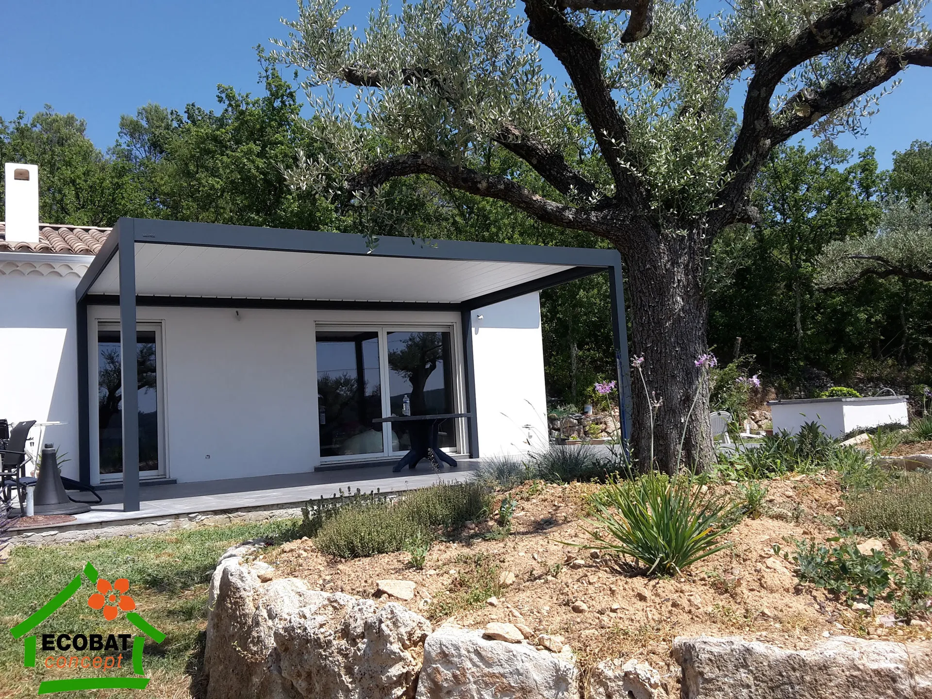 Pose d'une pergola bioclimatique 4 poteaux BRUSTOR B150 XL à Bagnols-sur-Cèze - Photo 4