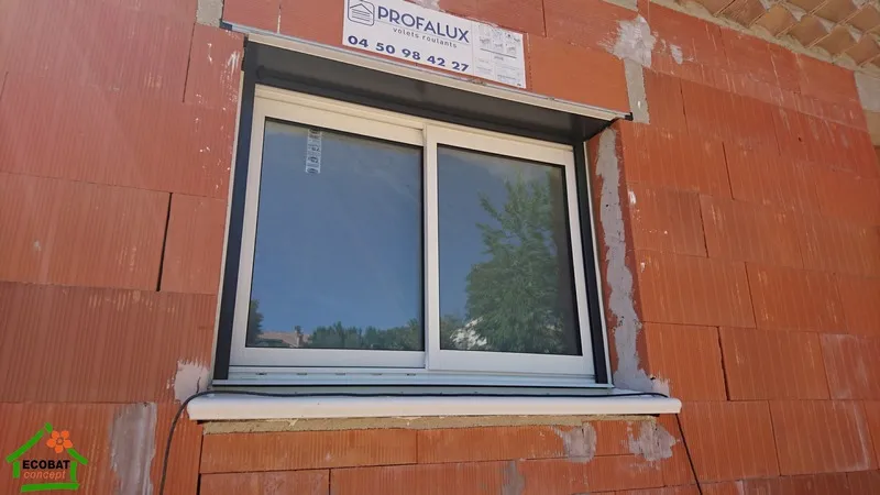 Pose de menuiseries PVC et alu RAL 9016 à Boucoiran - Photo 18