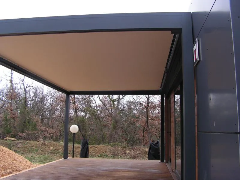 Pose d'une pergola bioclimatique à Deaux (30360) - Photo 3