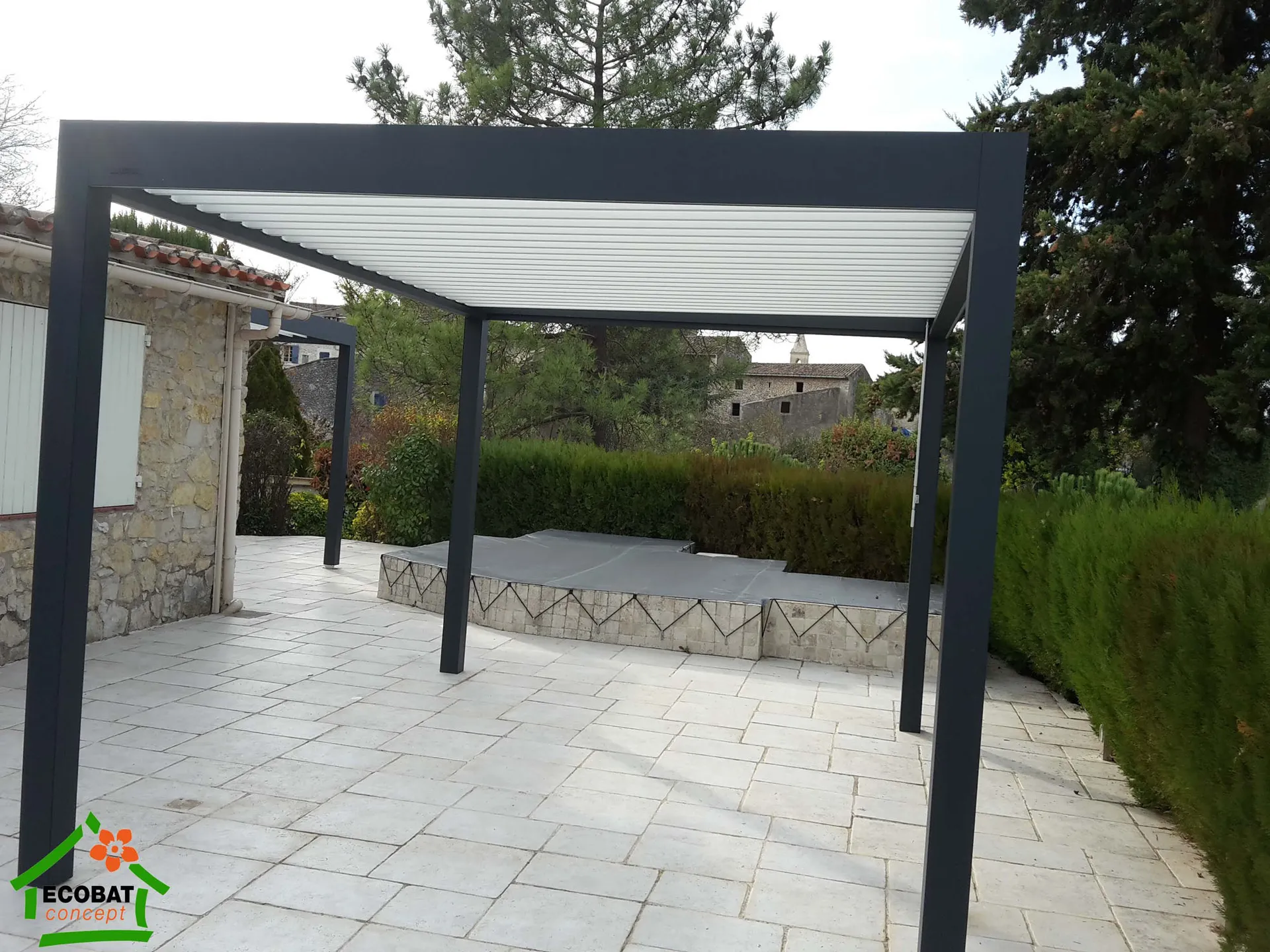Pose d'une pergola bioclimatique manuelle BRUSTOR B150 à Dions - Photo 8