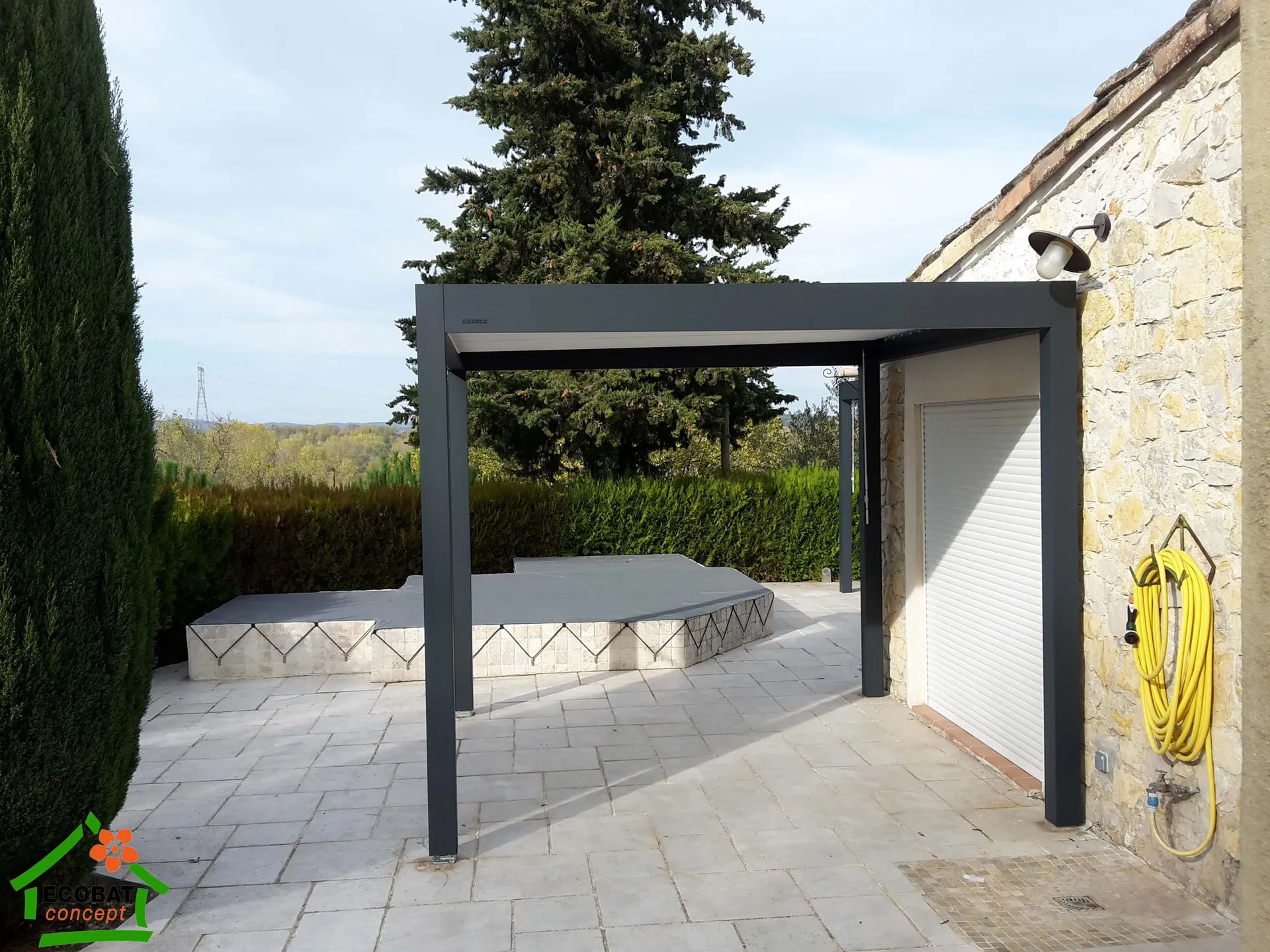 Pose d'une pergola bioclimatique manuelle BRUSTOR B150 à Dions - Photo 6