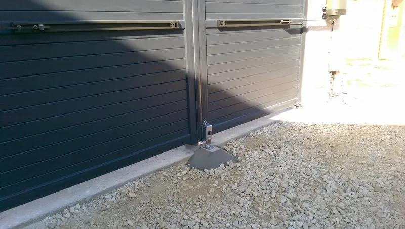 Fons - 30730 - Pose d'un portail et portillon aluminium motorisé Somfy - Photo 10