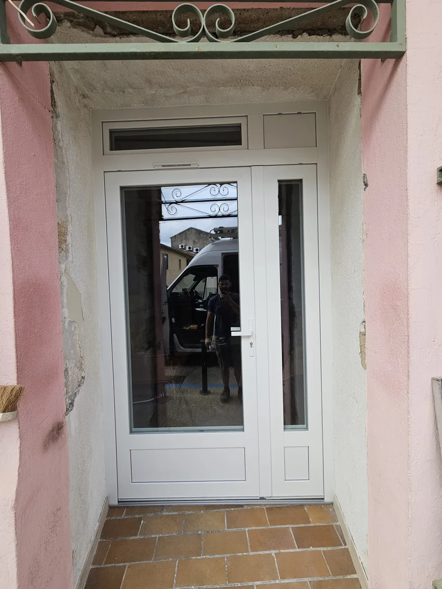 FONS - Installation de portes d'entrée PVC et volets aluminium - Photo 7