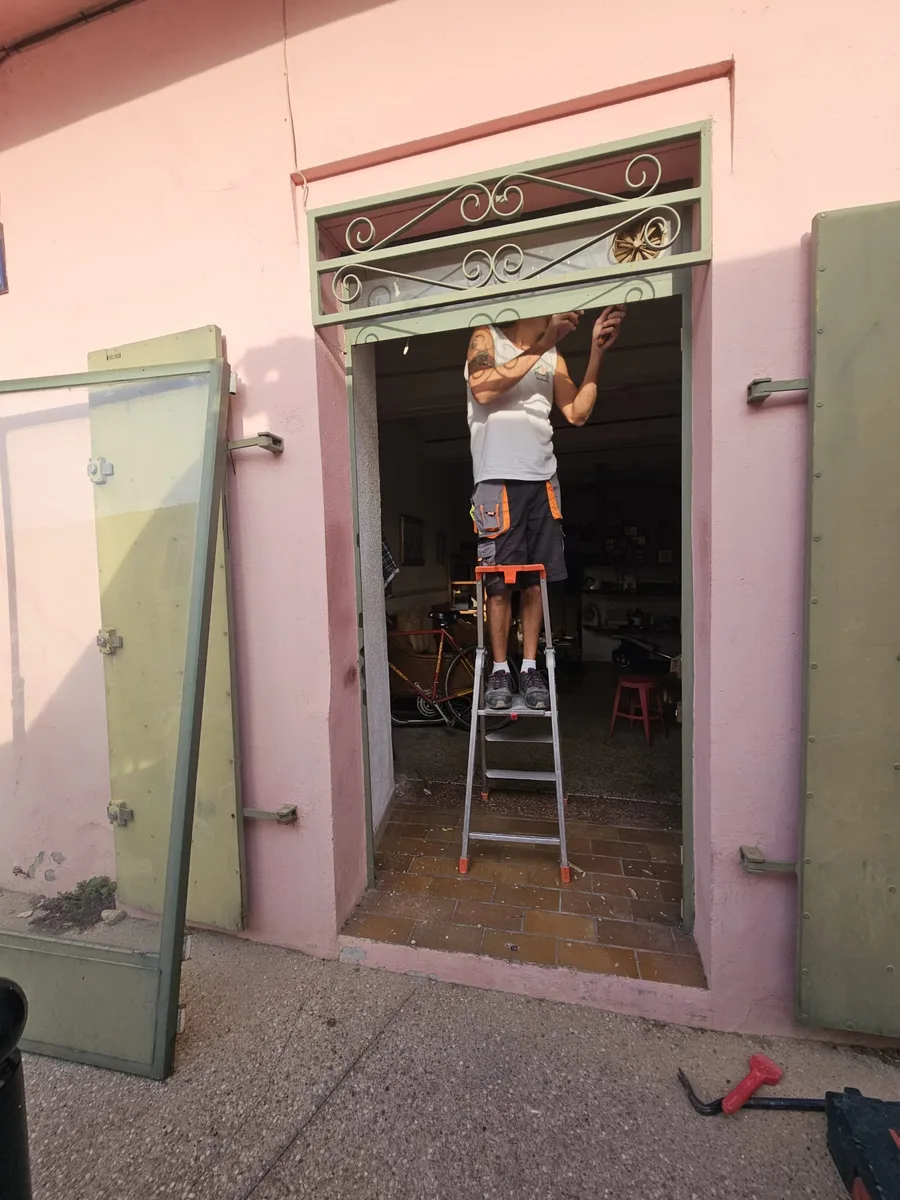 FONS - Installation de portes d'entrée PVC et volets aluminium - Photo 8
