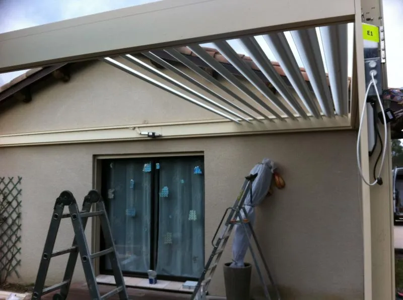 Génolhac (30450) - Pose d'une pergola bioclimatique Brustor - Photo 2