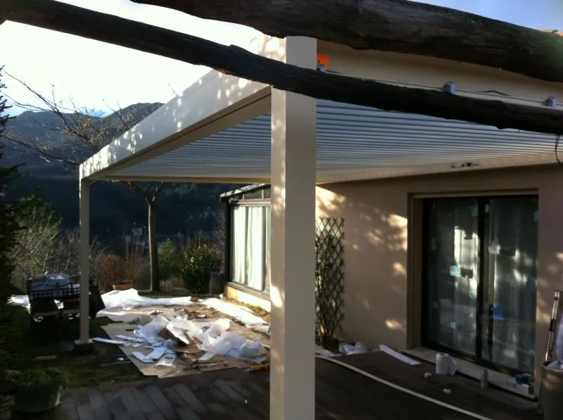 Génolhac (30450) - Pose d'une pergola bioclimatique Brustor - Photo 4