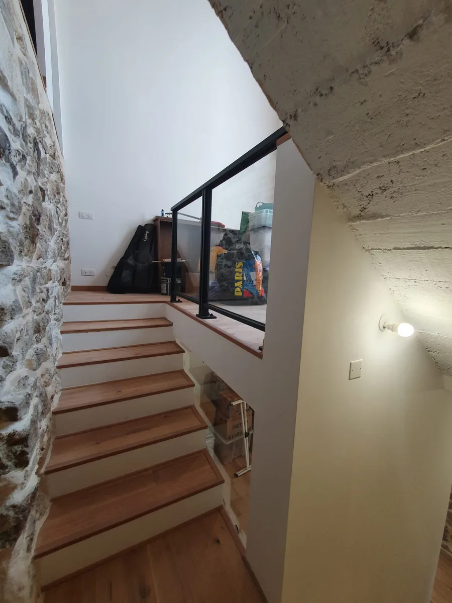 LA GRAND COMBE - Installation de garde-corps vitrés et vitrage sous escalier sur mesure