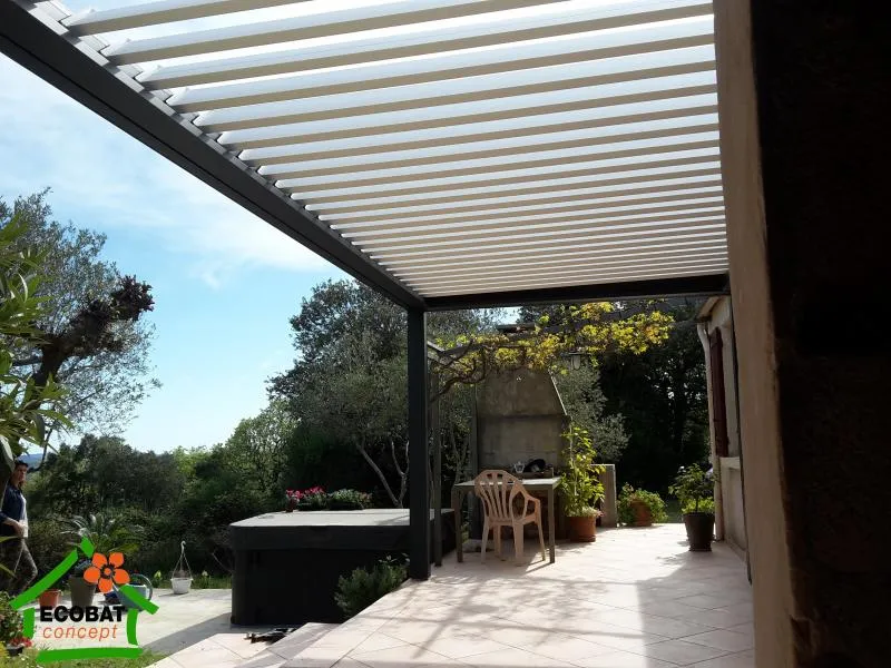 Pose d'une pergola bioclimatique à Monteils (30360) - Photo 4