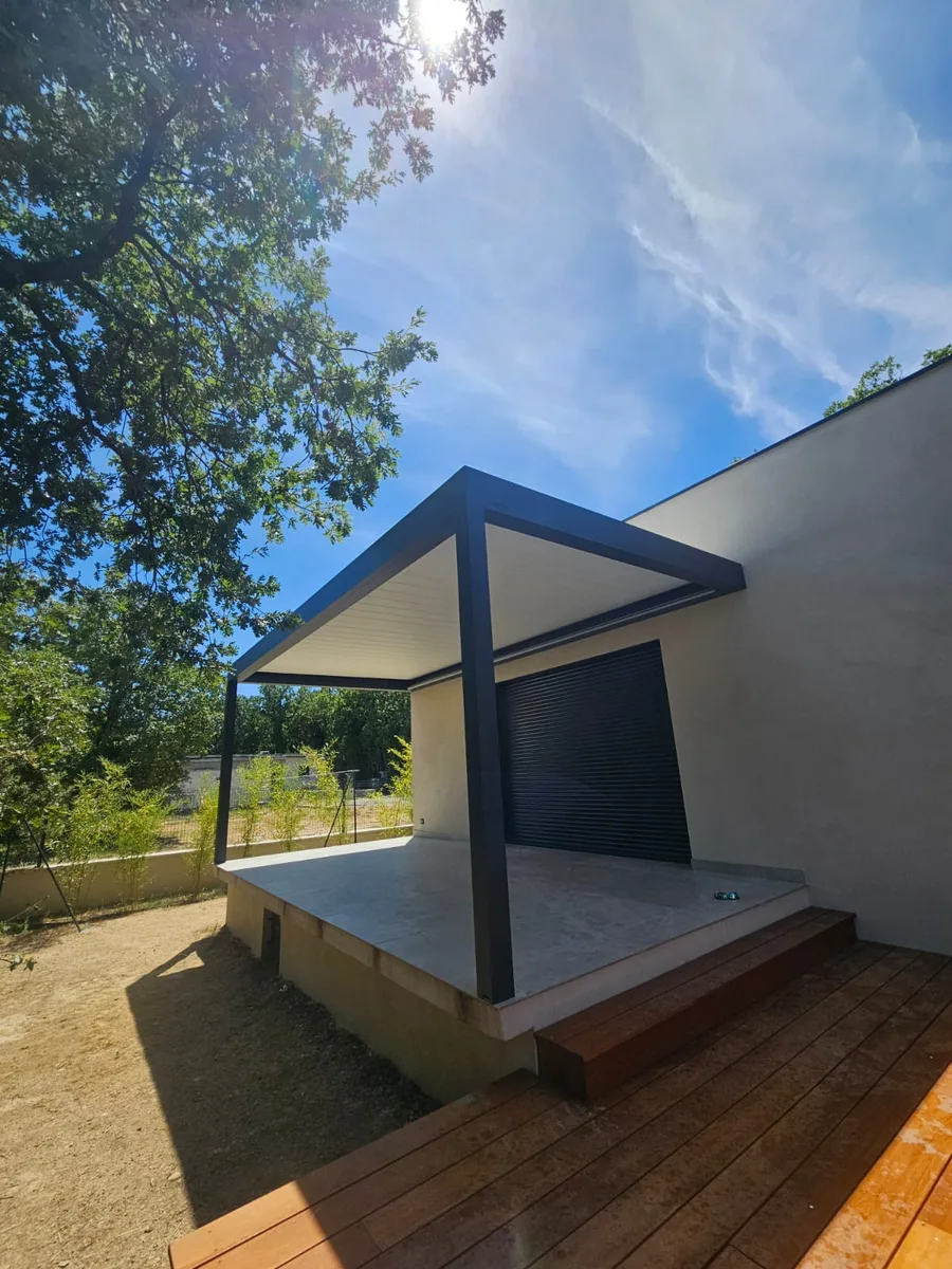 Montignargues - Installation d'une pergola bioclimatique Brustor sur mesure - Photo 6