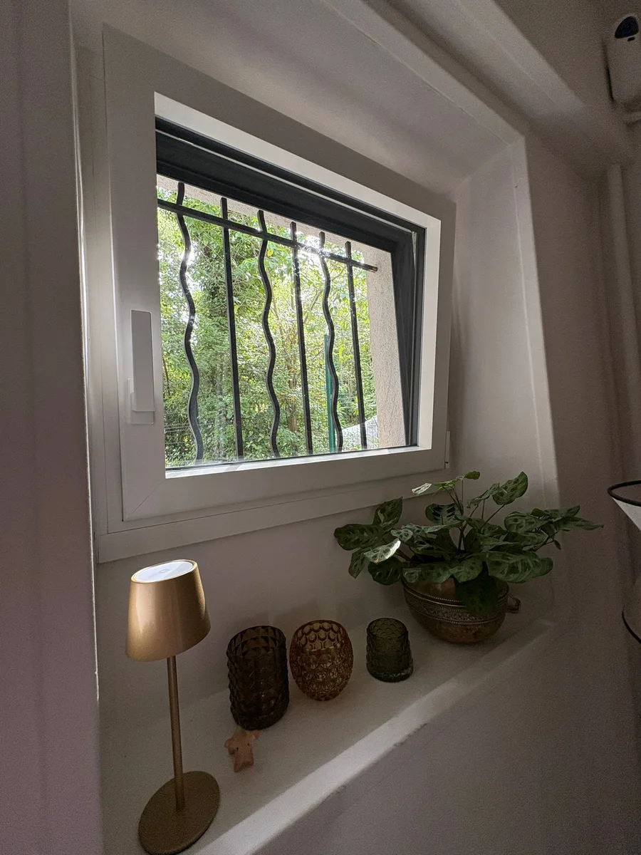 Nîmes - Fenêtres aluminium bicolores et menuiserie cintrée sur mesure - Photo 6